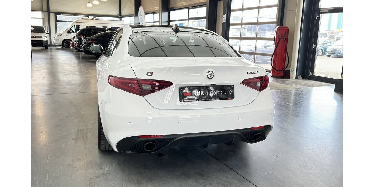 Alfa Romeo Giulia 2.0 Veloce Q4 Turbo Panoramadach Xenon 43.300 km 32.970 &euro; Lich 35423