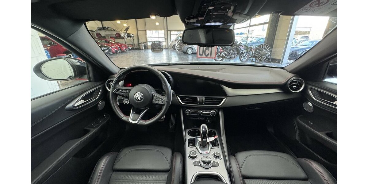 Alfa Romeo Giulia 2.0 Competizione Q4 Turbo Panoramadach 17.100 km 38.460 &euro; Lich 35423
