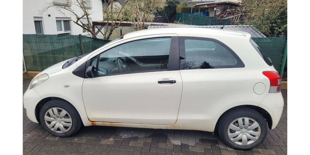 Toyota Yaris 220.046 km 1.350 &euro; Weilburg 35781