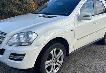 Mercedes-Benz ML 300 210.000 km 11.900 &euro; Lollar, bei Gießen 35457