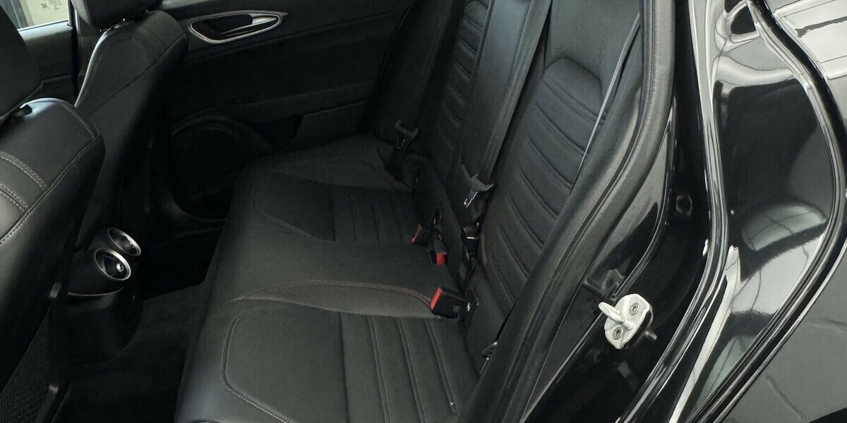 Alfa Romeo Giulia 2.0 Competizione Q4 Turbo CarPlay Kamera 9.970 km 41.220 &euro; Lich 35423