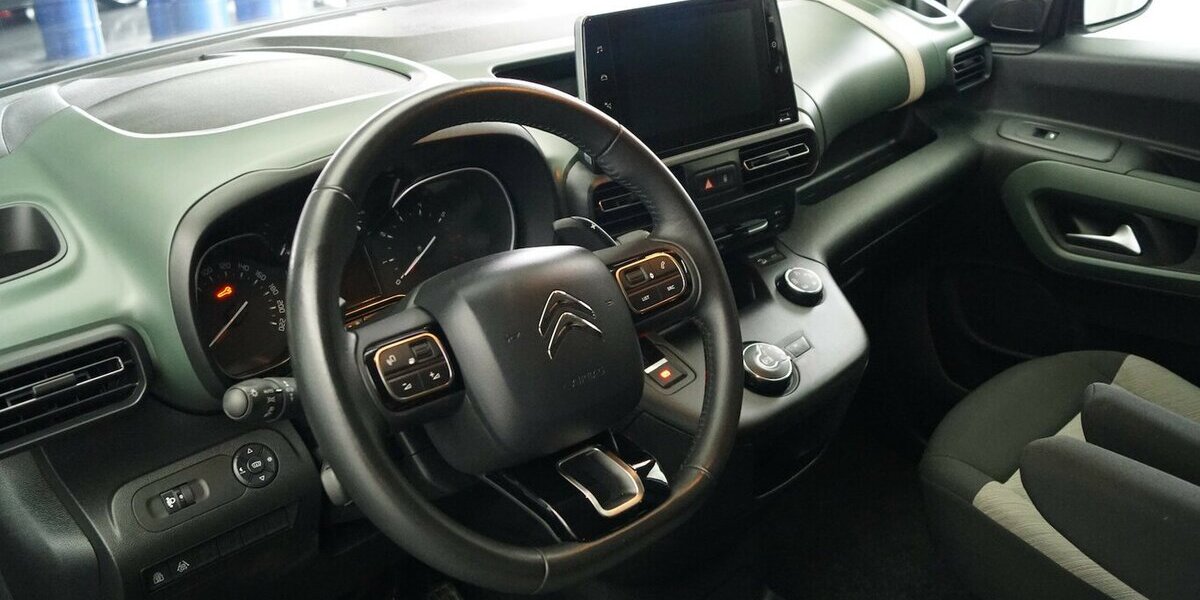 Citroen Berlingo 1.2 PureTech EAT8 Shine XL AHK 38.900 km 26.330 &euro; Lich 35423