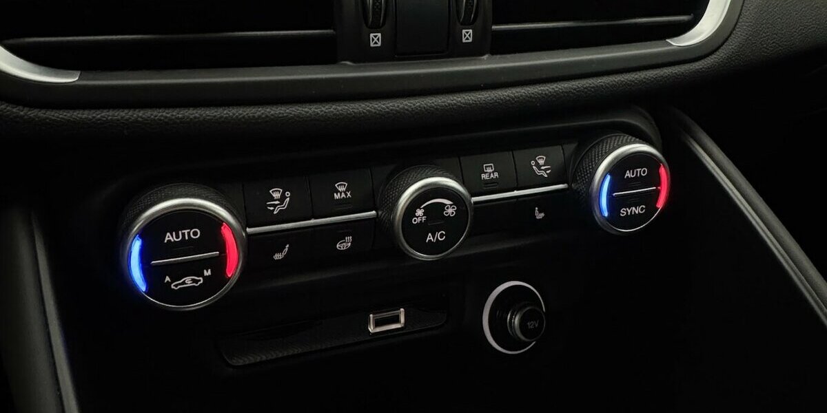 Alfa Romeo Giulia 2.0 Competizione Q4 Turbo Panoramadach 14.303 km 37.985 &euro; Lich 35423