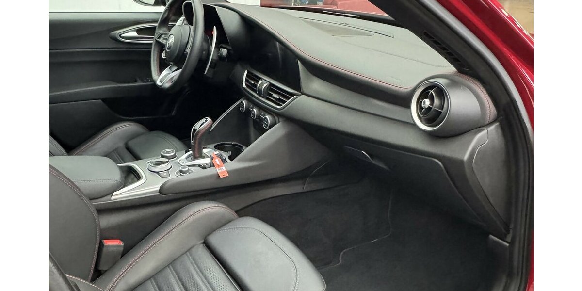 Alfa Romeo Giulia 2.0 Competizione Q4 Turbo Panoramadach 14.303 km 37.985 &euro; Lich 35423