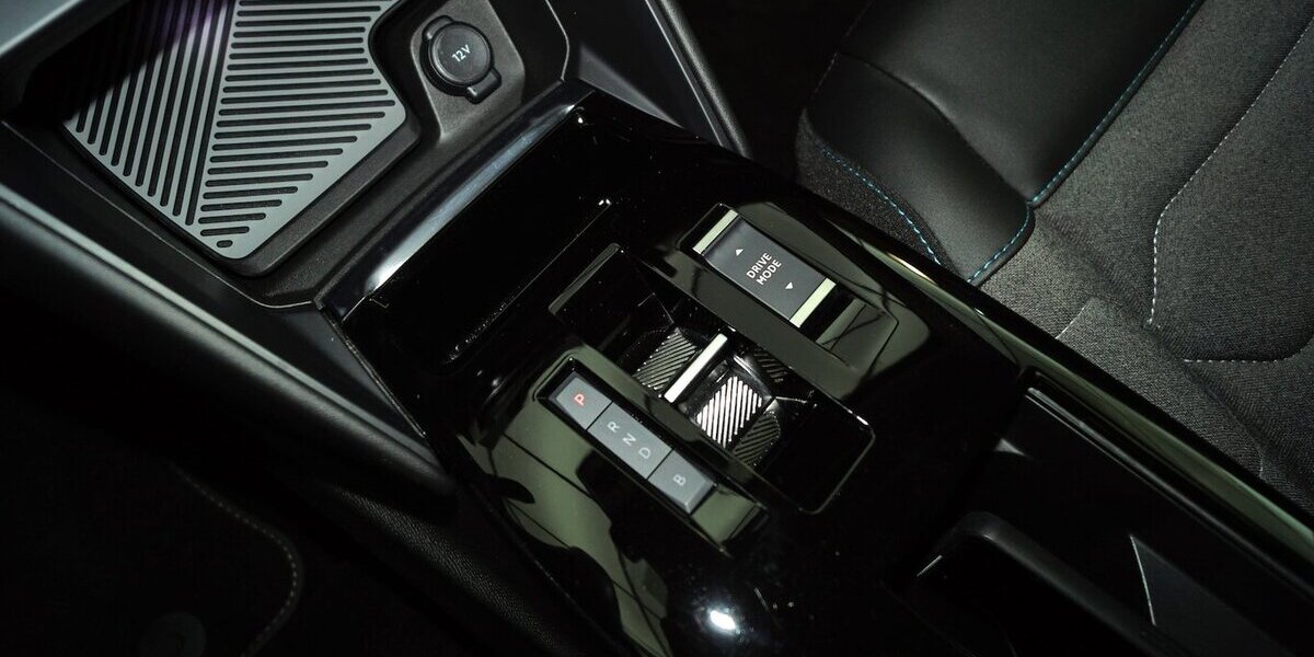 Citroen C4 e- 136 Shine 50 KWh LED CARPLAY 43.800 km 17.320 &euro; Lich 35423