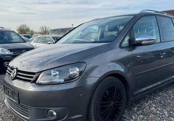 VW Touran 131.161 km 8.999 &euro; Münzenberg Gambach 35516
