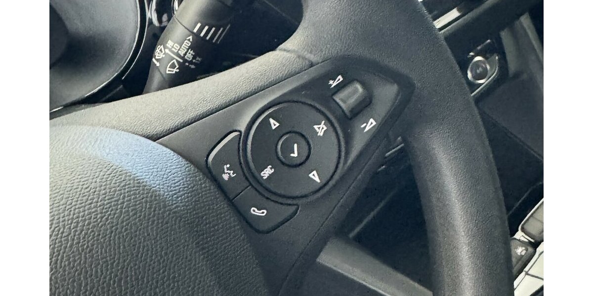 Opel Corsa e Edition 1.Hand 50 kWh Carplay Tempomat 24.400 km 14.720 &euro; Lich 35423