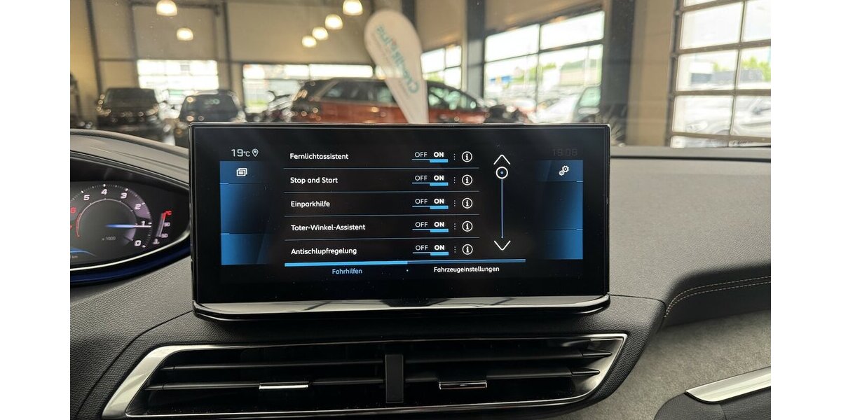 Peugeot 5008 GT 130 PT EAT 8 AHK 1.Hand 7 Sitze 13.300 km 26.620 &euro; Lich 35423