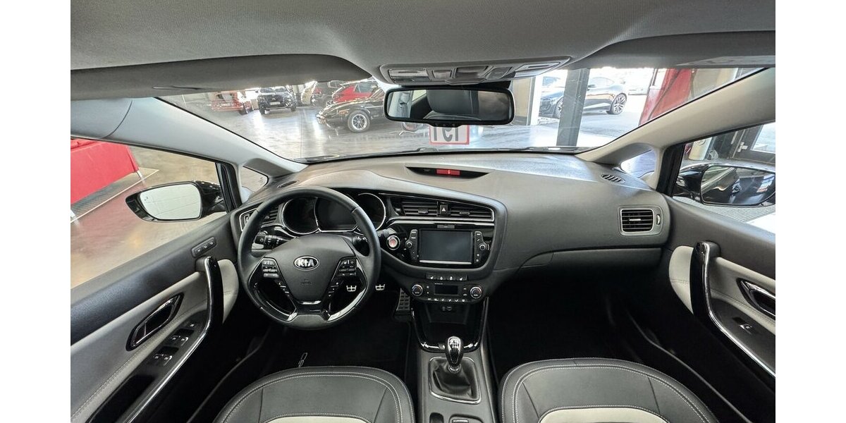 Kia cee´d Sportswagon 1.6 D Platinum Edition Xenon 56.200 km 13.990 &euro; Lich 35423