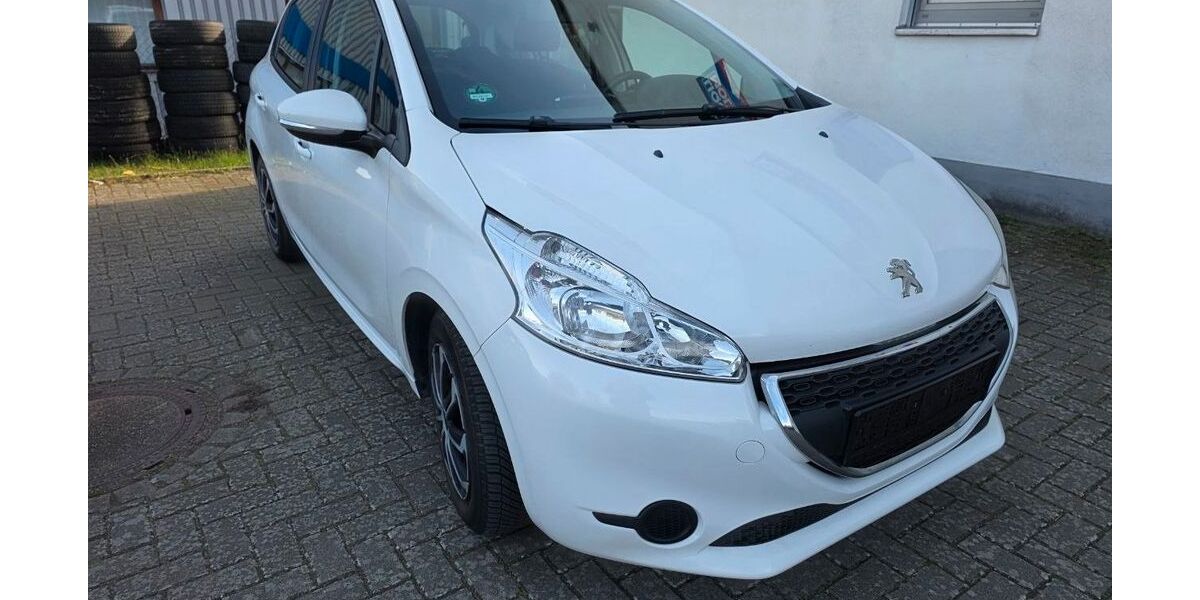 Peugeot 208 105.600 km 2.899 &euro; Fernwald 35463