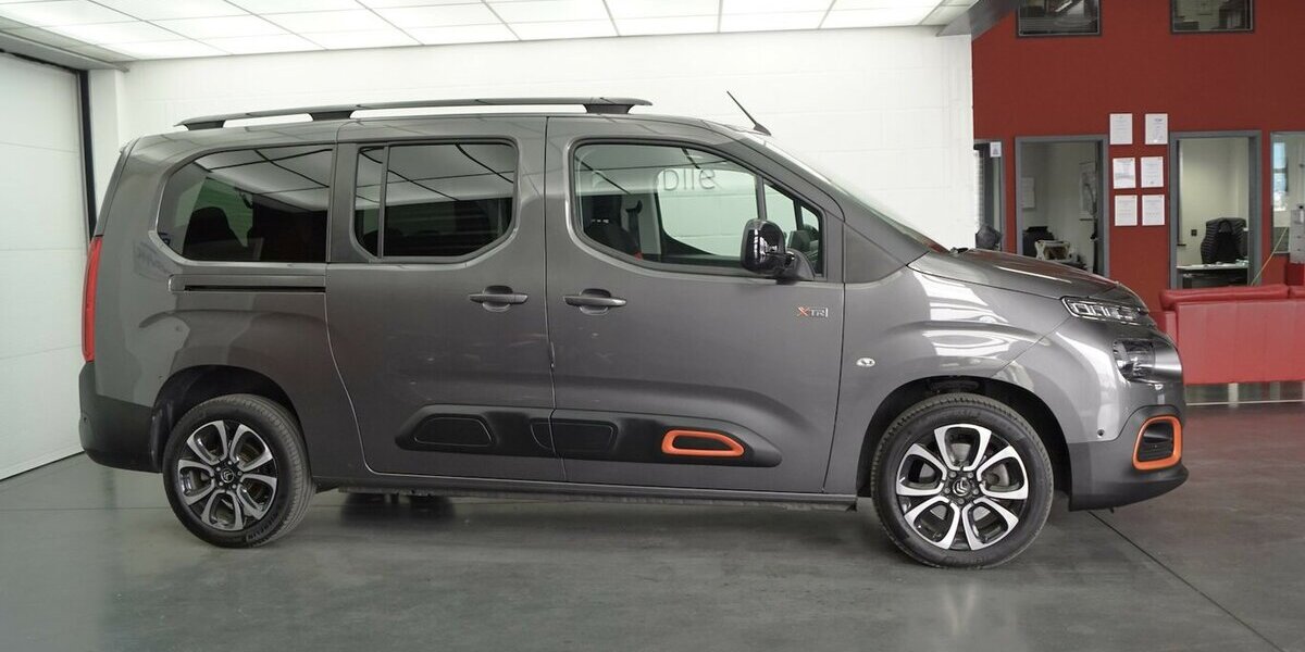 Citroen Berlingo 1.2 PureTech EAT8 Shine XL AHK 38.900 km 26.330 &euro; Lich 35423