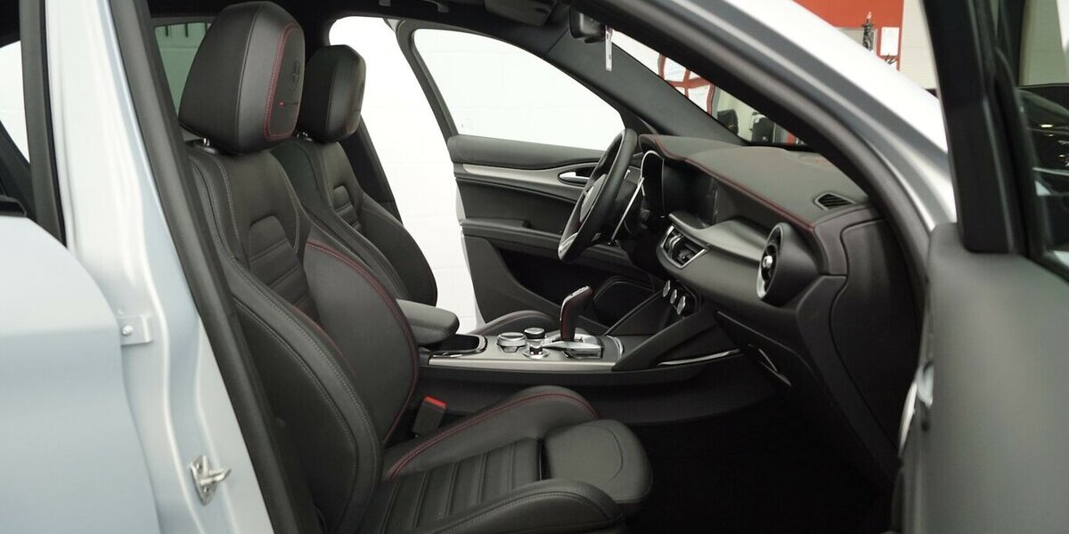 Alfa Romeo Stelvio 2.2 D Competizione Q4 ALLRAD LEDER AHK 45.000 km 39.385 &euro; Lich 35423