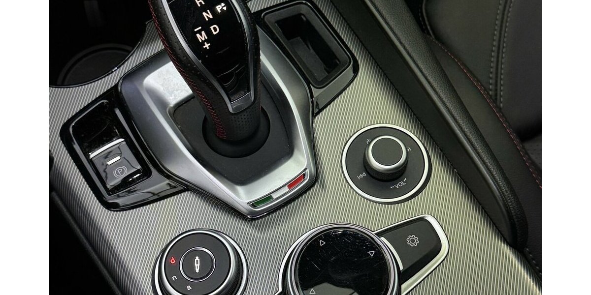 Alfa Romeo Giulia 2.0 Competizione Q4 Turbo CarPlay Kamera 9.970 km 41.220 &euro; Lich 35423