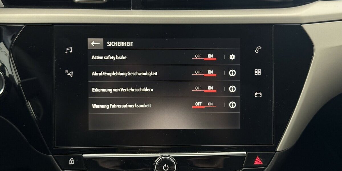 Opel Corsa e Edition 1.Hand 50 kWh Carplay Tempomat 24.400 km 14.720 &euro; Lich 35423