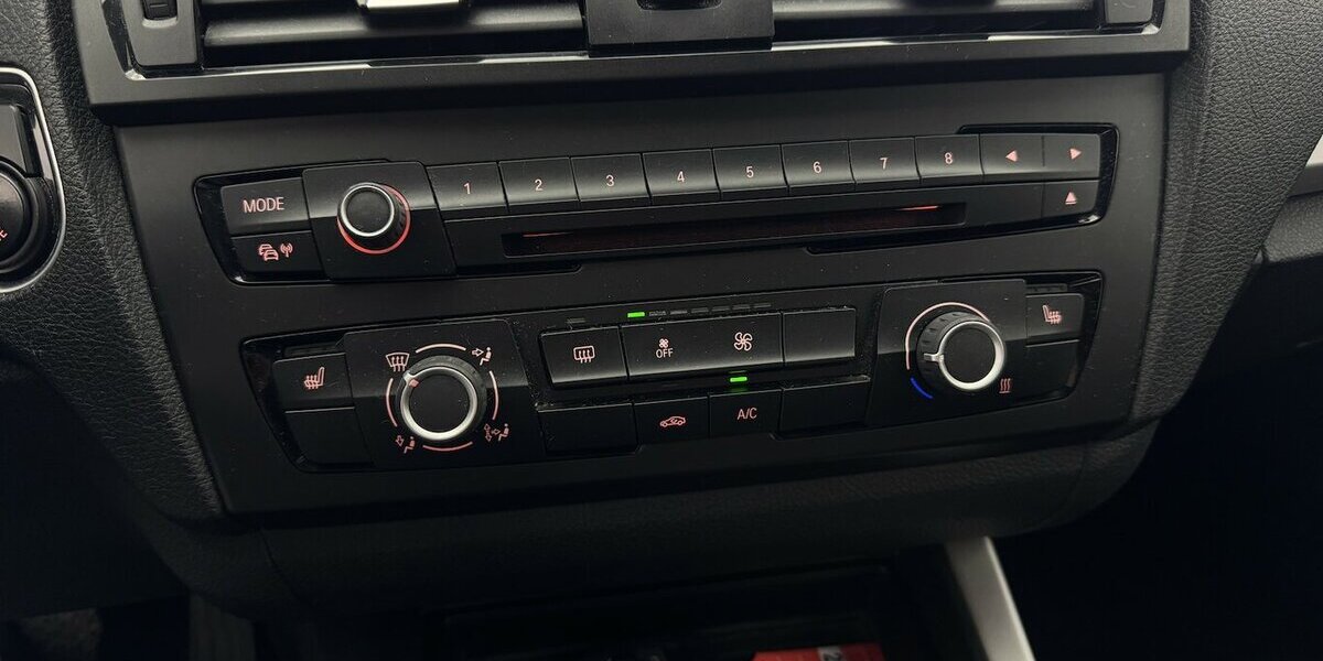 BMW 116i Navigation Sitzheizung BT PDC 111.610 km 9.690 &euro; Lich 35423