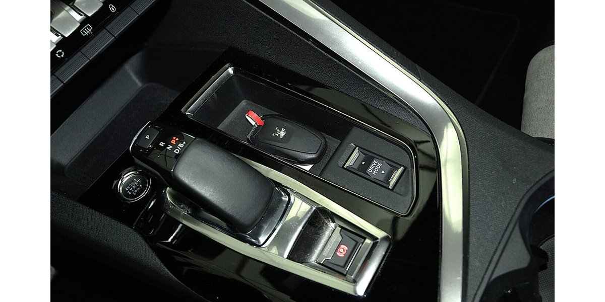 Peugeot 3008 225 GT Plug-In Hybrid LED CARPLAY LEDER 52.400 km 21.920 &euro; Lich 35423