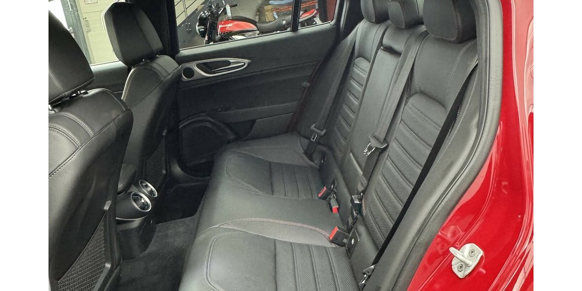 Alfa Romeo Giulia 2.0 Competizione Q4 Turbo Panoramadach 14.303 km 37.985 &euro; Lich 35423