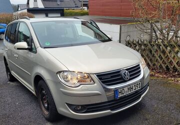 VW Touran 85.000 km 8.999 &euro; Weilburg 35781
