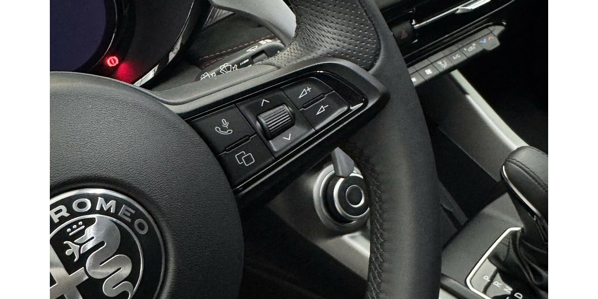 Alfa Romeo Tonale 1.5 VGT Veloce 48 V Hybrid LED 21.600 km 26.385 &euro; Lich 35423