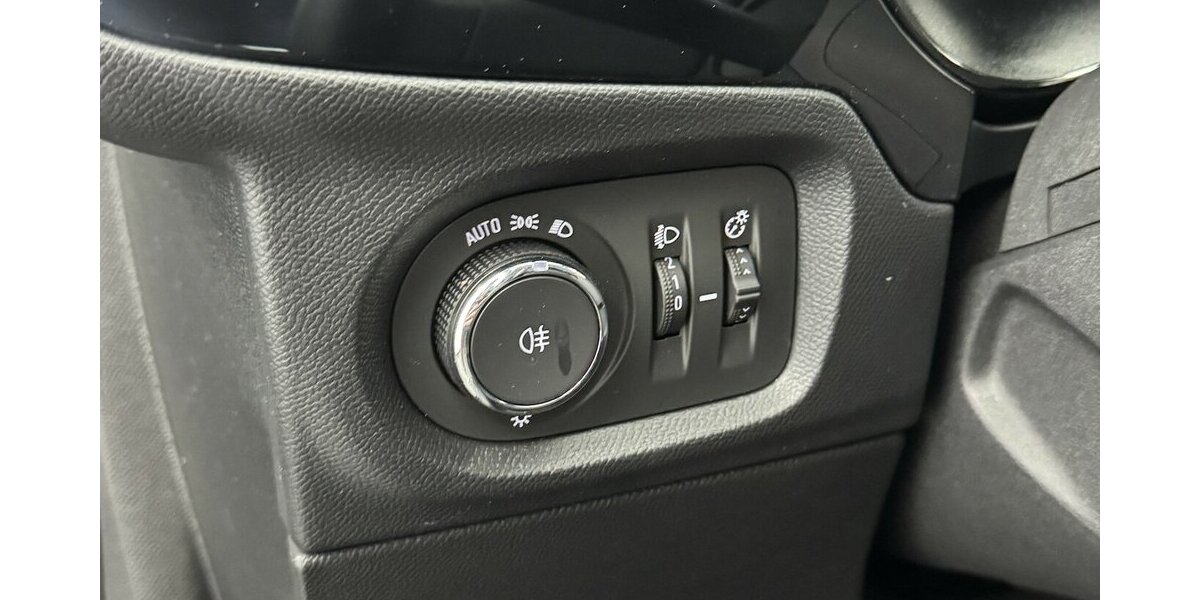 Opel Corsa e Edition 1.Hand 50 kWh Carplay Tempomat 24.400 km 14.720 &euro; Lich 35423