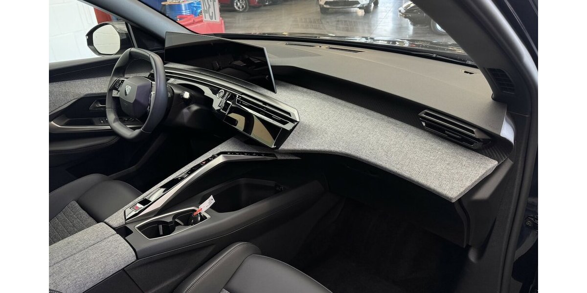 Peugeot 5008 145 Mild Hybrid Allure7 Sitzer LED 360°Cam 35.800 km 28.760 &euro; Lich 35423