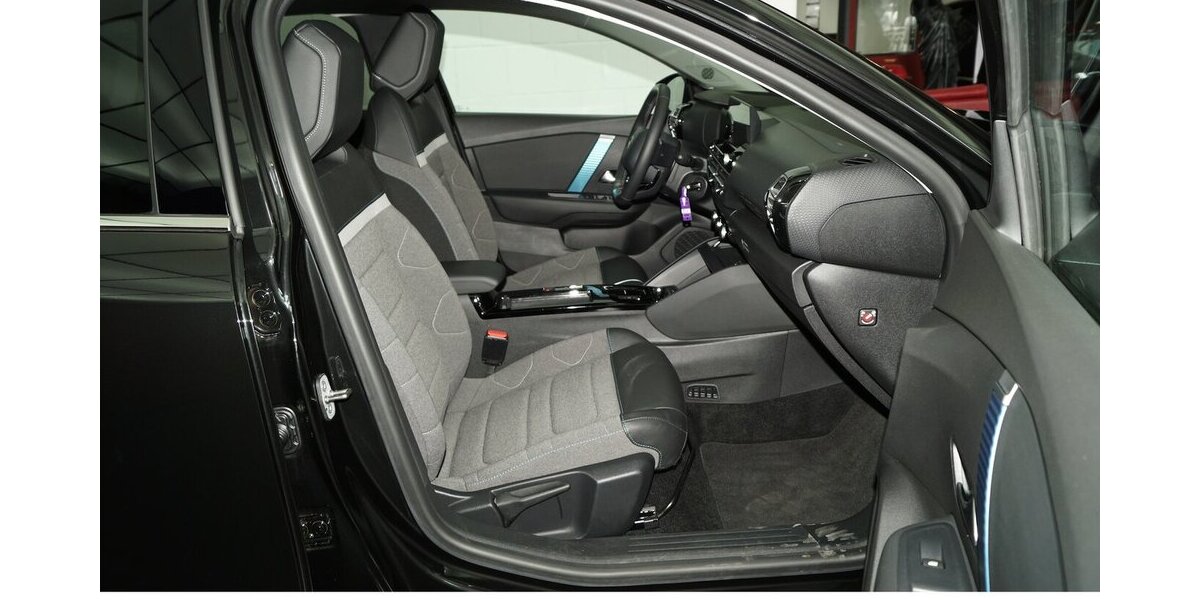 Citroen e-C4 e- 136 Shine 50 KWh LED CARPLAY 43.800 km 17.320 &euro; Lich 35423