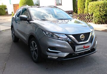 Nissan Qashqai 93.000 km 17.900 &euro; Waldsolms-Kraftsolms 35647