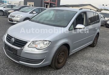 VW Touran 277.000 km 2.699 &euro; Lich 35423