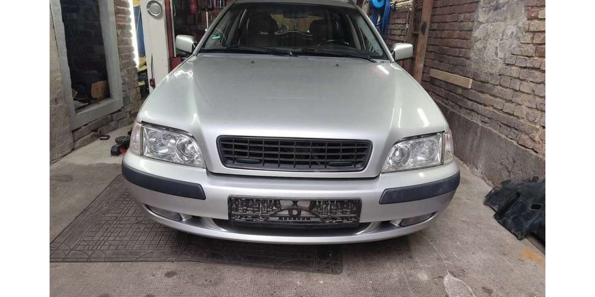 Volvo V40 224.000 km 900 &euro; Buseck 35418