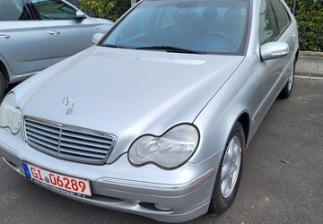 Mercedes-Benz 220 66.300 km 7.900 &euro; Linden 35440