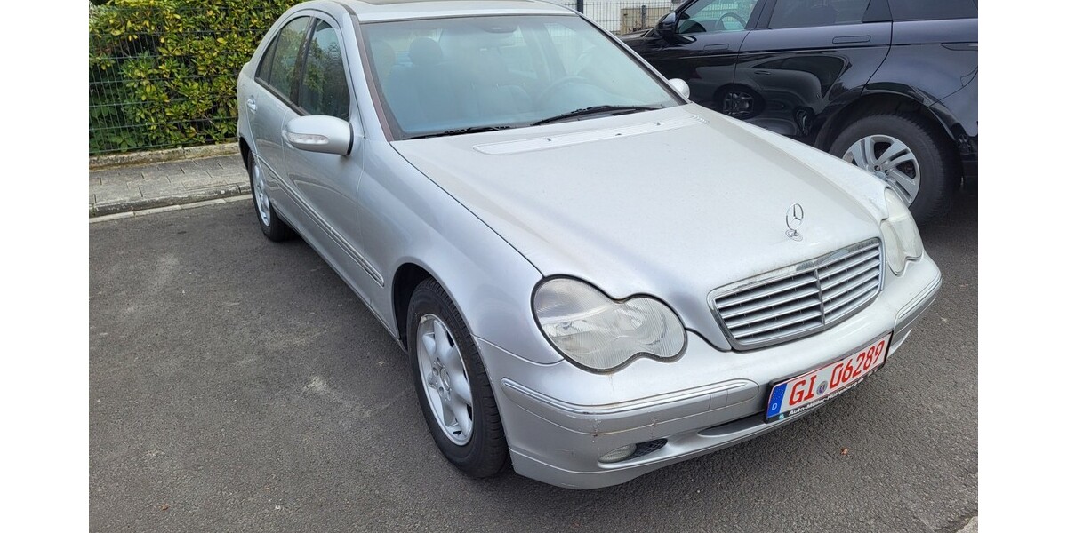 Mercedes-Benz 220 66.300 km 7.900 &euro; Linden 35440