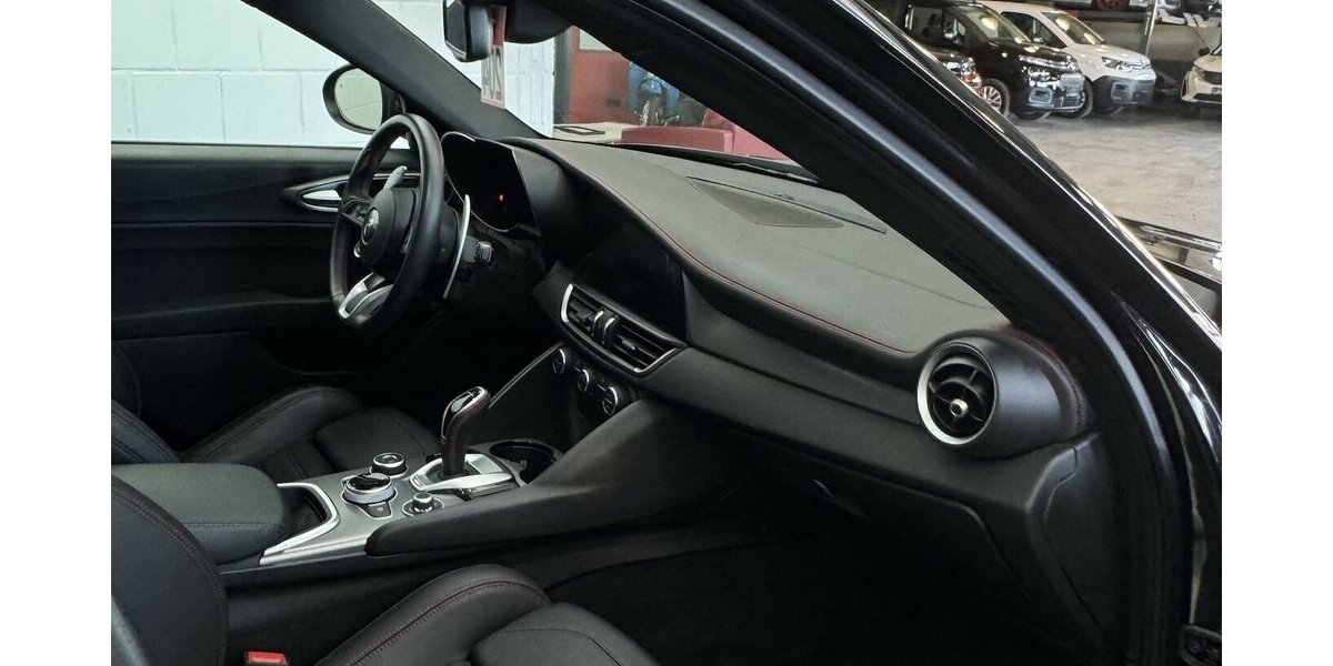 Alfa Romeo Giulia 2.0 Competizione Q4 Turbo CarPlay Kamera 9.970 km 41.220 &euro; Lich 35423