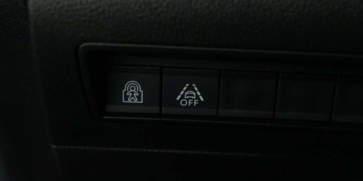 Citroen Berlingo 1.2 PureTech EAT8 Shine XL AHK 38.900 km 26.330 &euro; Lich 35423