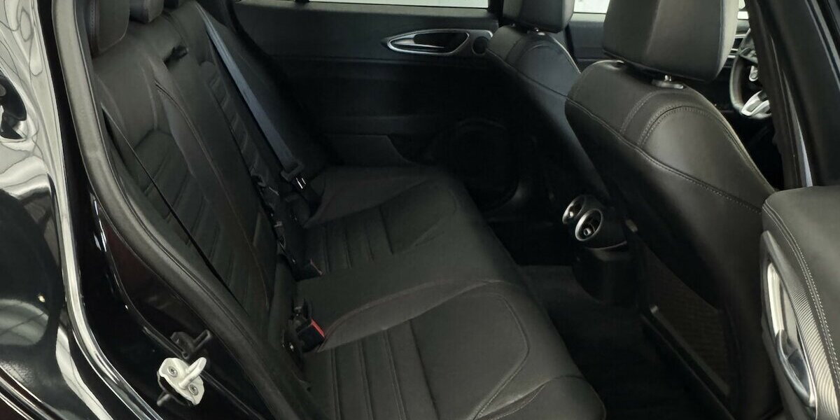 Alfa Romeo Giulia 2.0 Competizione Q4 Turbo CarPlay Kamera 9.970 km 41.220 &euro; Lich 35423